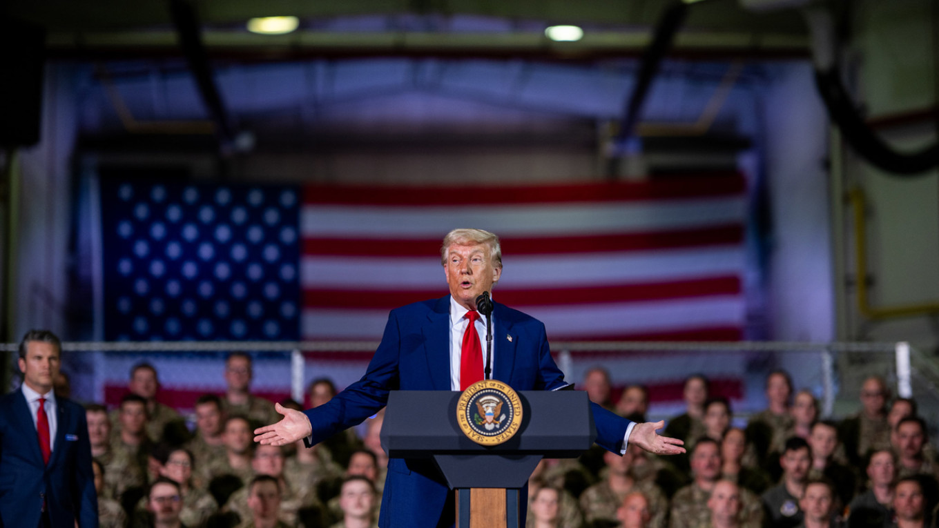 Репутация США в мире упала почти до российского уровня после прихода Трампа