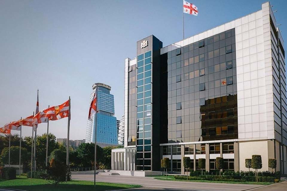საია: თავდაცვის სამინისტროდან უკვე 150-მდე პირია გათავისუფლებული