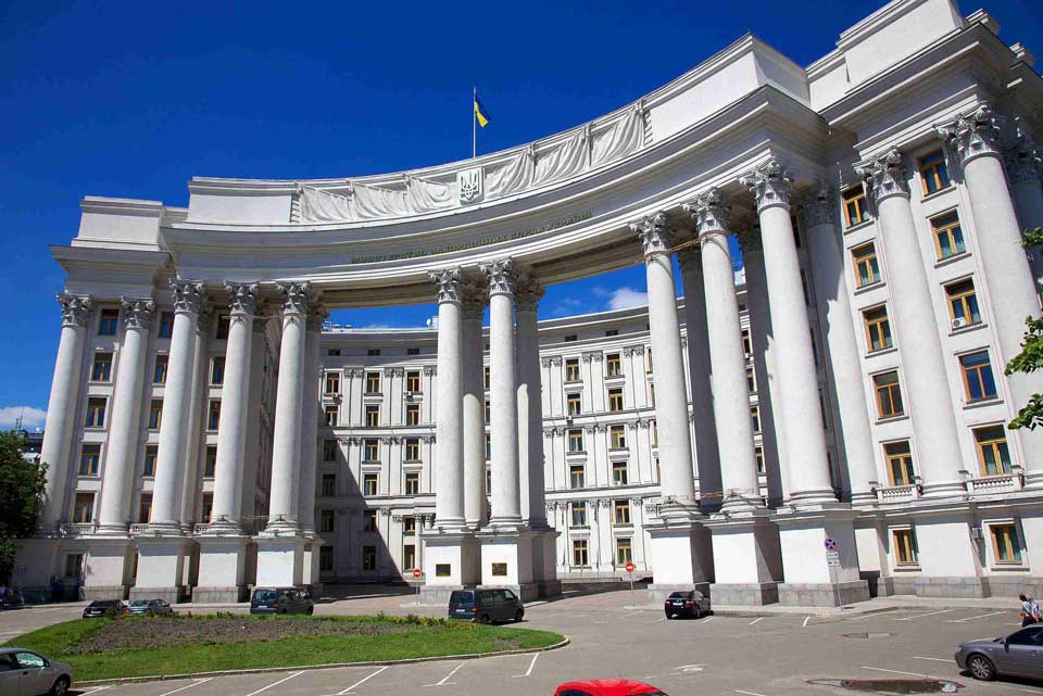 Пресс-спикер МИД Украины - о решении Грузии возобновить авиасообщение с Россией