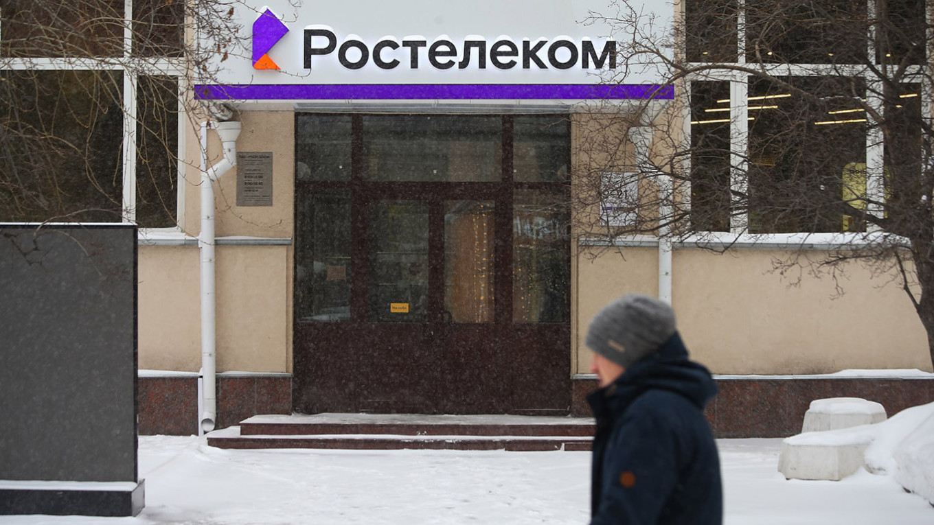 Хакеры взломали «Ростелеком» и выложили в сеть данные 250 тысяч россиян