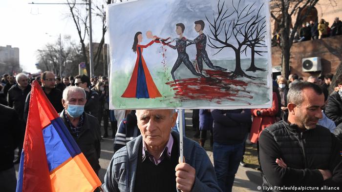 Суд оставил Оника Гаспаряна на посту начальника главштаба ВС Армении