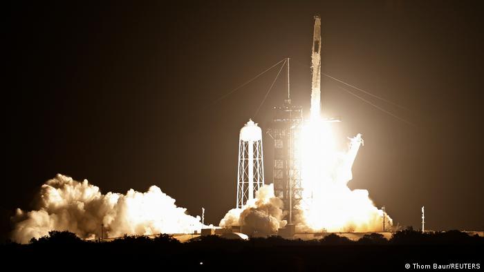 SpaceX вместо "Союза": космические пути России и Запада расходятся?