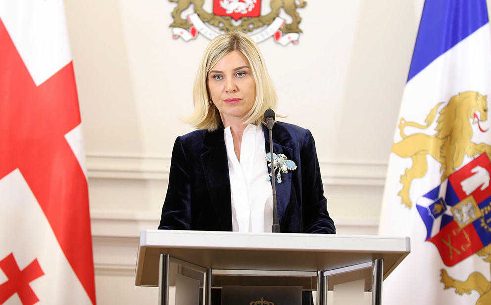 პრეზიდენტი ადასტურებს, რომ მოისწრაფიშვილი Facebook პოსტის გამო გაათავისუფლა