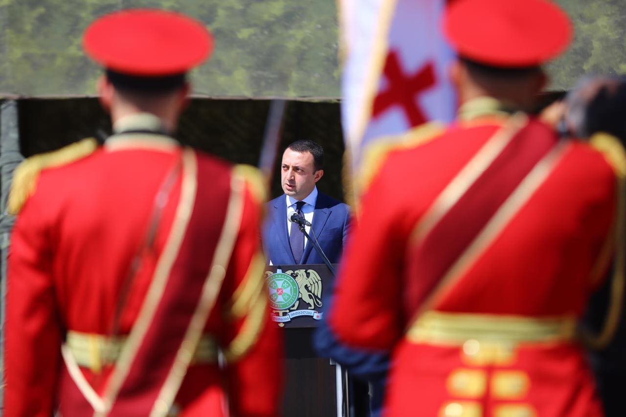 თავდაცვის მინისტრმა სამხედრო მფრინავებს პროფესიული დღე მიულოცა