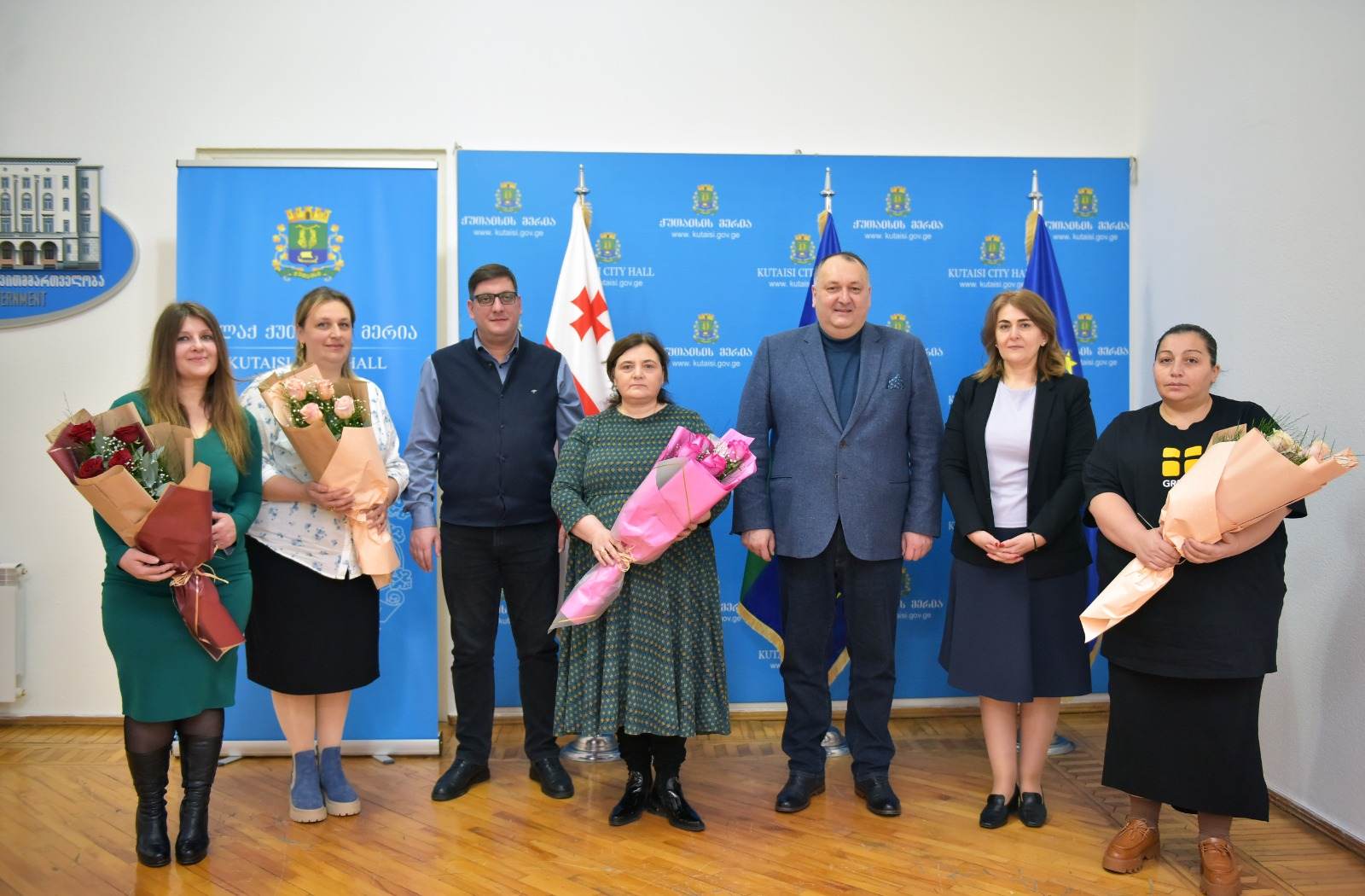 ქუთაისის მერმა ქალაქში მცხოვრებ მრავალშვილიან დედებს დედის დღე მიულოცა
