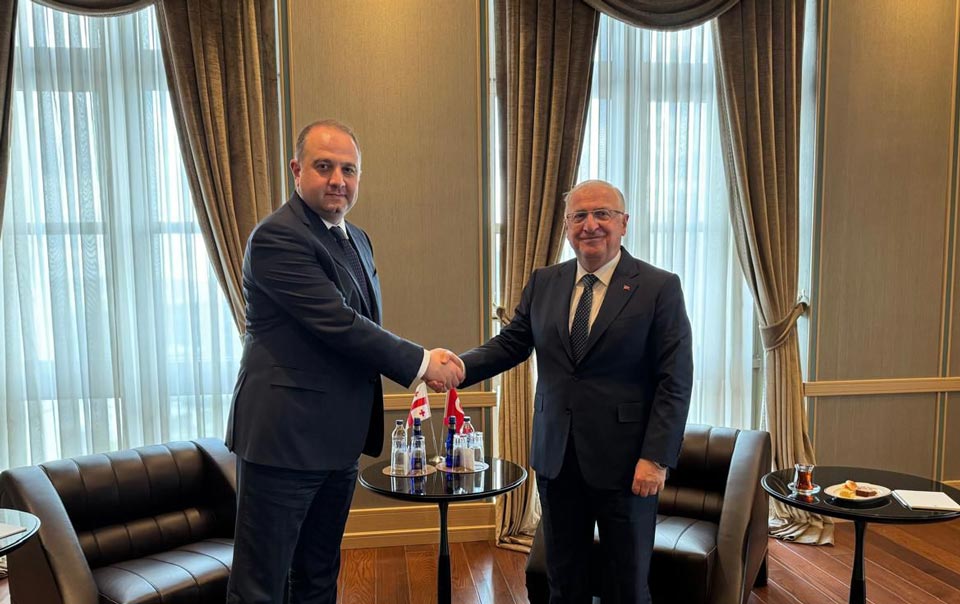 საქართველოს თავდაცვის მინისტრი ირაკლი ჩიქოვანი თურქ კოლეგას შეხვდა