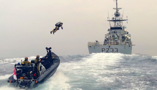 Британские морпехи испытали реактивный ранец с четырьмя двигателями