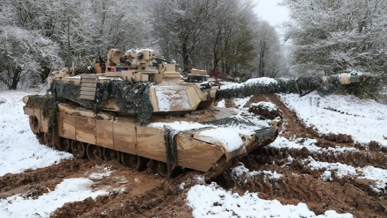 Австралия начала поставки Украине танков Abrams, которые блокировали США