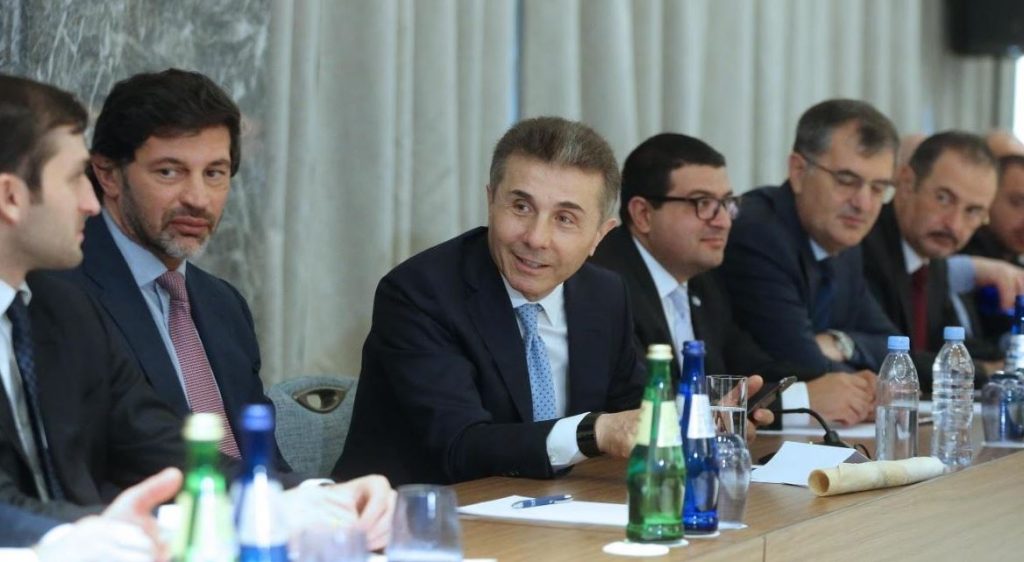ბიძინა ივანიშვილი აჭარის რეგიონული ორგანიზაციების წარმომადგენლებს შეხვდა