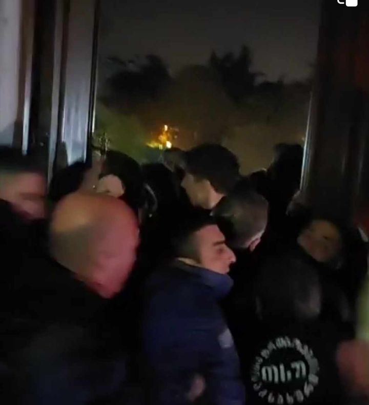 Студенческий протест в Тбилиси продолжается, у ТГУ установлены палатки