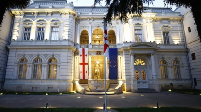 ხაზარაძის ინფორმაციით, პრეზიდენტს გათბობა გამოურთეს