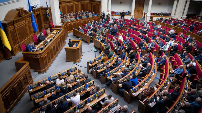 Верховная рада: Зеленский останется президентом до новых выборов
