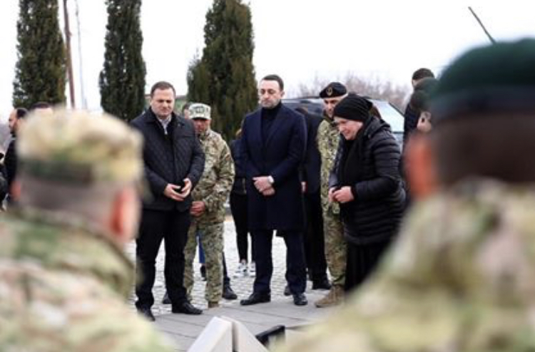 თავდაცვის მინისტრმა არჩილ ტატუნაშვილის ხსოვნას პატივი მიაგო