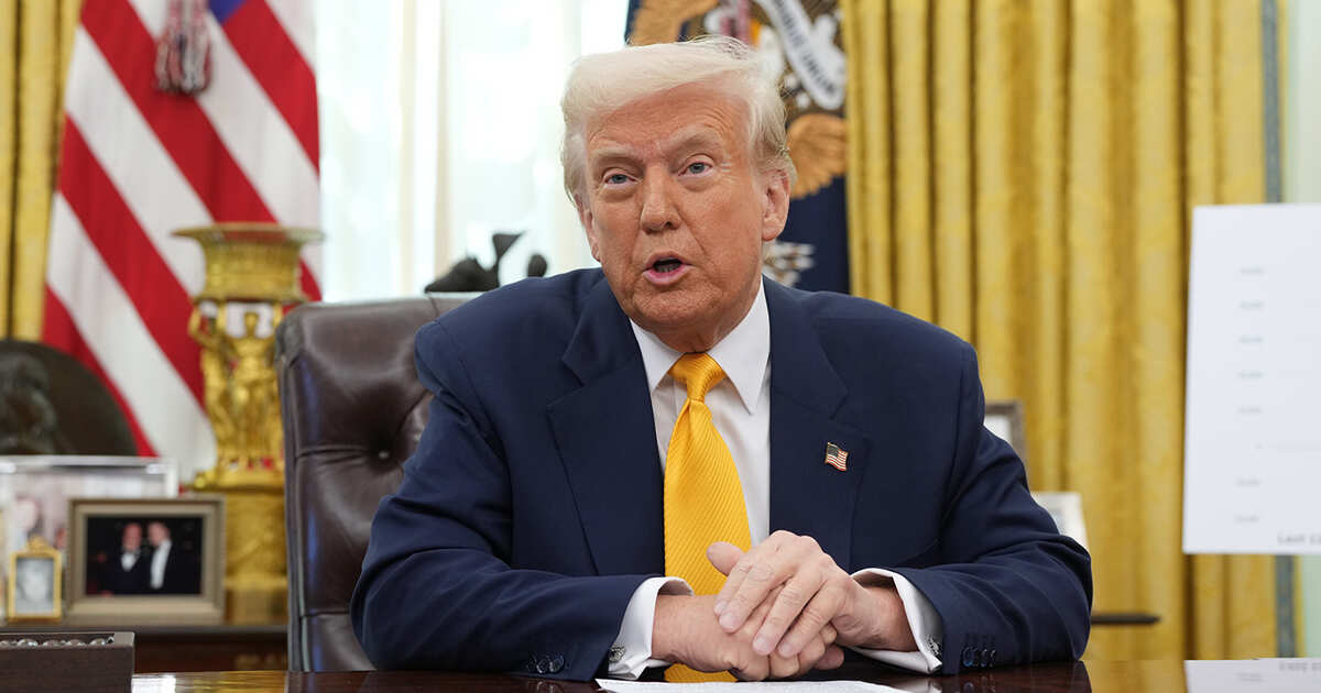 Трамп: Представители США направляются в РФ для обсуждения перемирия с Украиной
