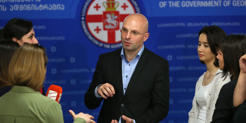 გენპროკურორი დეპუტატს თაღლითობაში ადანაშაულებს