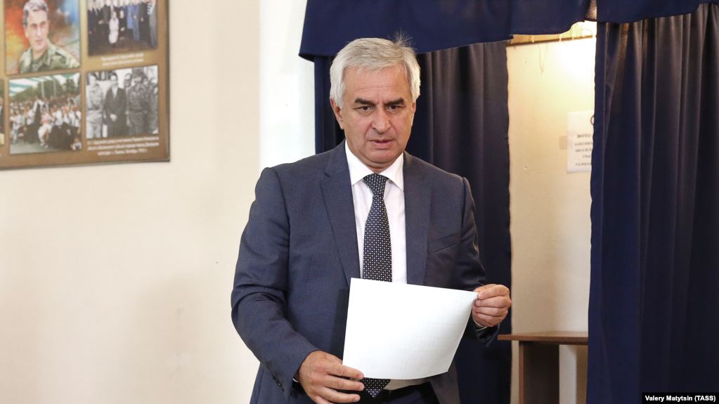 ოკუპირებული აფხაზეთის დე ფაქტო მთავრობა გადადგა