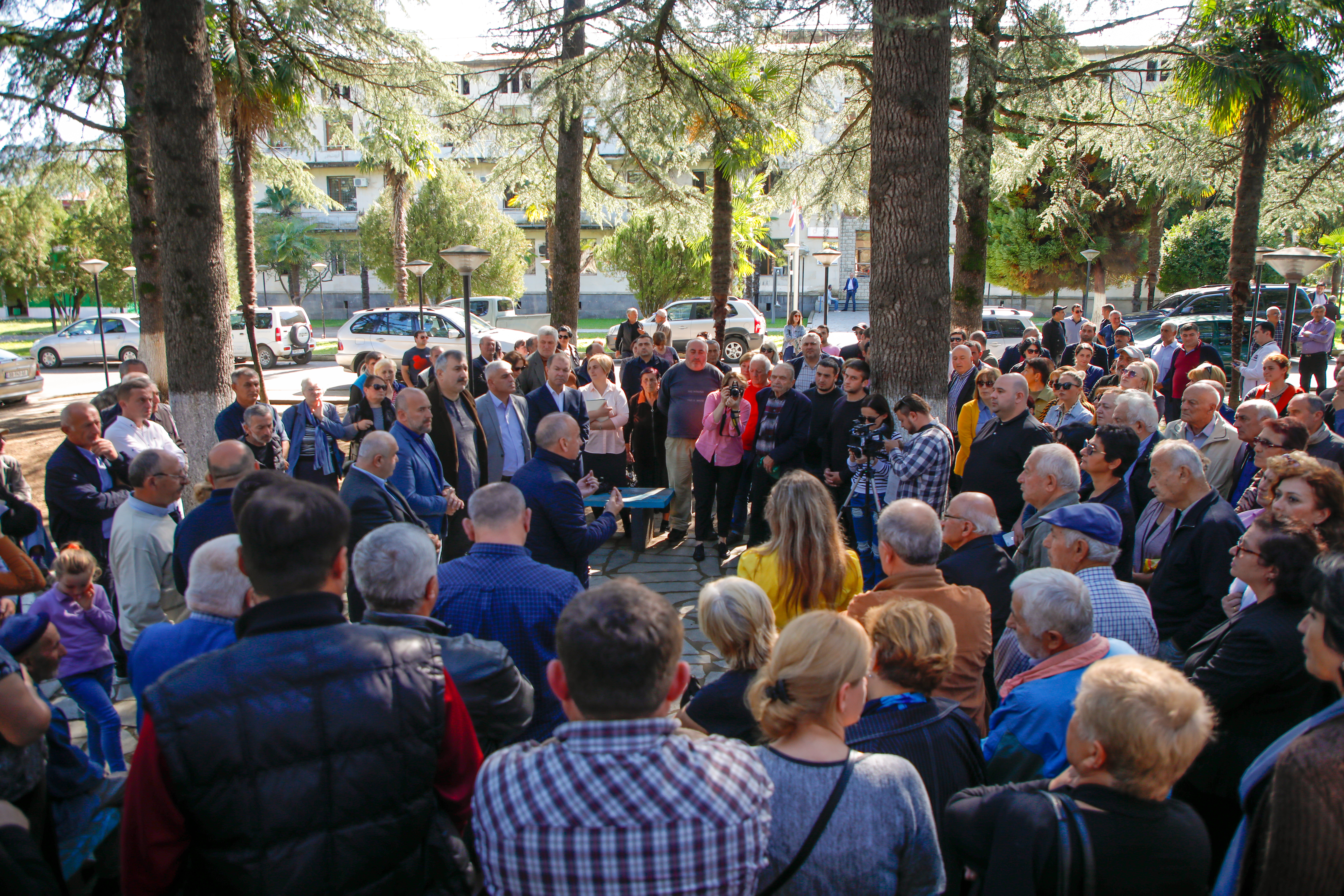 სამთავრობო პროგრამის ფარგლებში ბაღდათის მოსახლეობასთან შეხვედრა გაიმართა