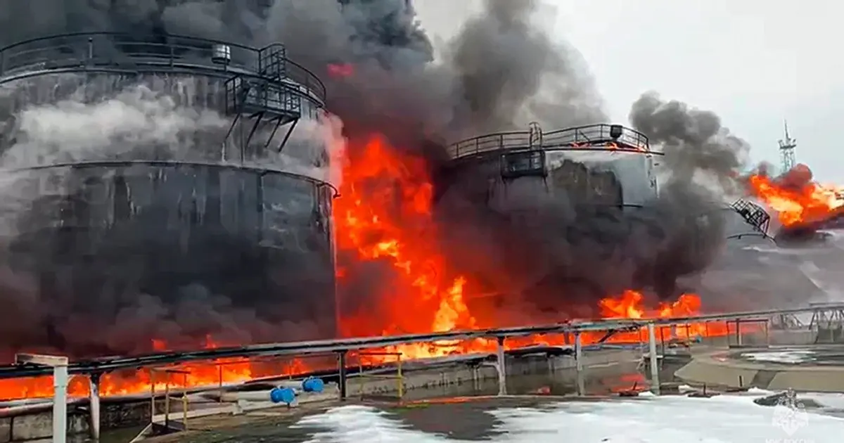 უკრაინის გენშტაბი: უკრაინულმა ძალებმა რუსეთის ნავთობბაზასა და დრონების მართვის ცენტრს დაარტყეს