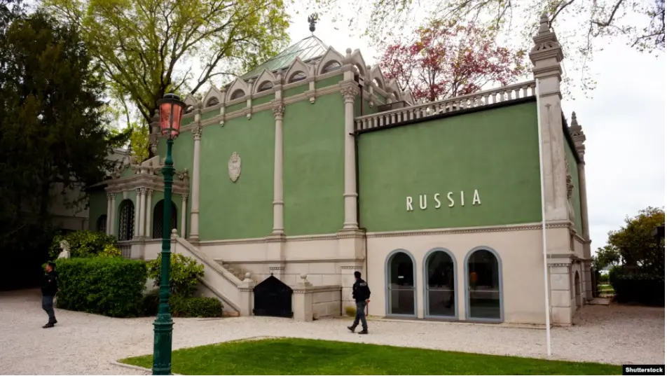 Еврокомиссия лишила Венецианскую биеннале гранта из-за участия России