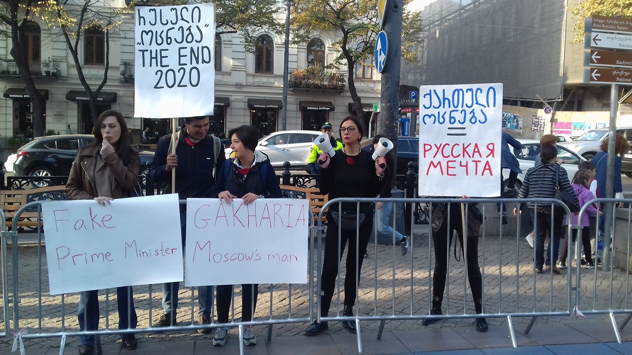 „აბრეშუმის გზის ფორუმის“ პარალელურად ოპერასთან აქცია იმართება