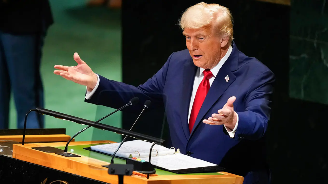 «Финансируют войну против себя». Трамп призвал ЕС прекратить покупать нефть и газ из России и ввести пошлины против других покупателей