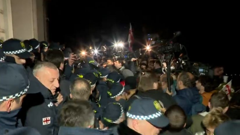 В Тбилиси проходит акция с требованием перевыборов