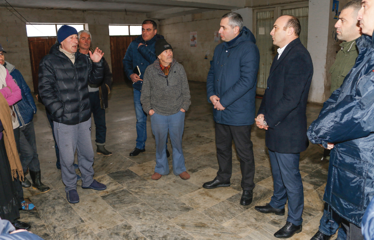 მინისტრის მოადგილე და დევნილთა სააგენტოს დირექტორი წყალტუბოში მცხოვრებ დევნილ ოჯახებს შეხვდნენ