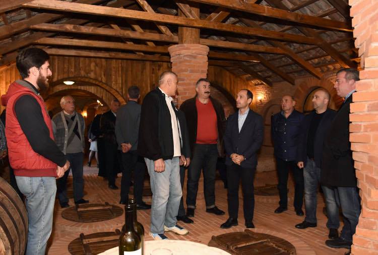 ლევან დავითაშვილი ბაღდათში, ვახტანგ ჯიხვაძის საოჯახო მარანს სტუმრობდა