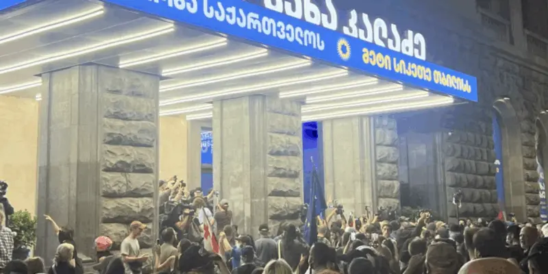 У штаба Каладзе третий день проходит акция протеста