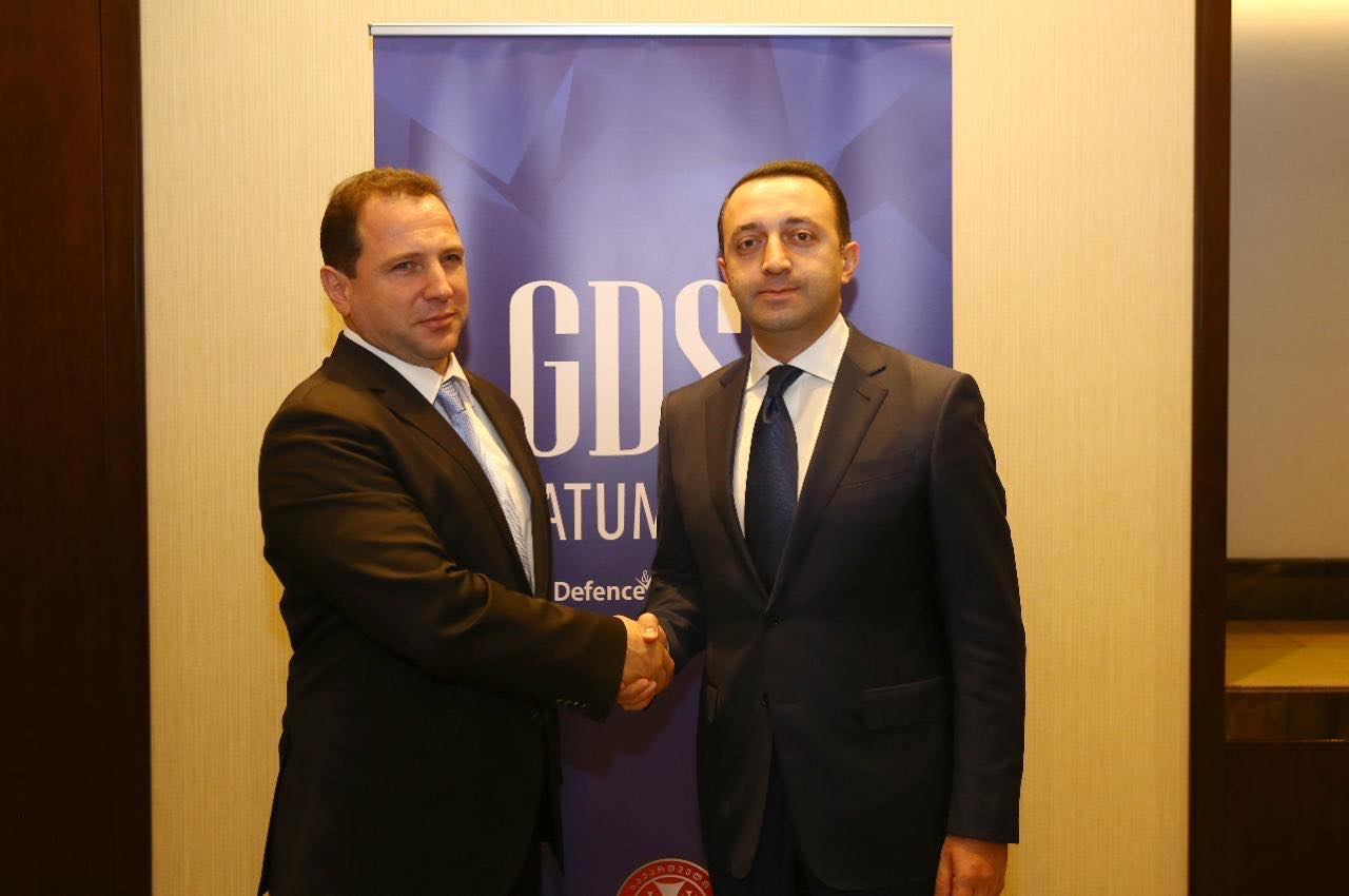 ირაკლი ღარიბაშვილი სომხეთის თავდაცვის მინისტრს შეხვდა