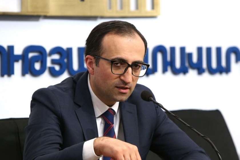 სომხეთის ჯანდაცვის მინისტრი კორონავირუსის საწინააღმდეგო რუსული ვაქცინით აიცრა