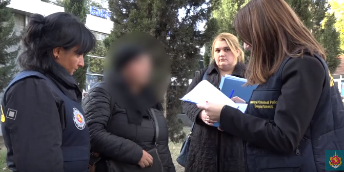 არასრულწლოვანი შვილების ტრეფიკინგის ბრალდებით დედა დააკავეს (ვიდეო)