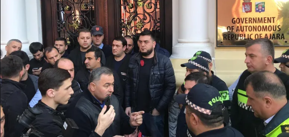 აჭარის მთავრობის შენობასთან მიმდინარე აქციაზე 4 პირი დააკავეს