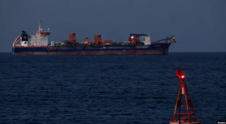 Cтраны Персидского залива резко сократили добычу нефти