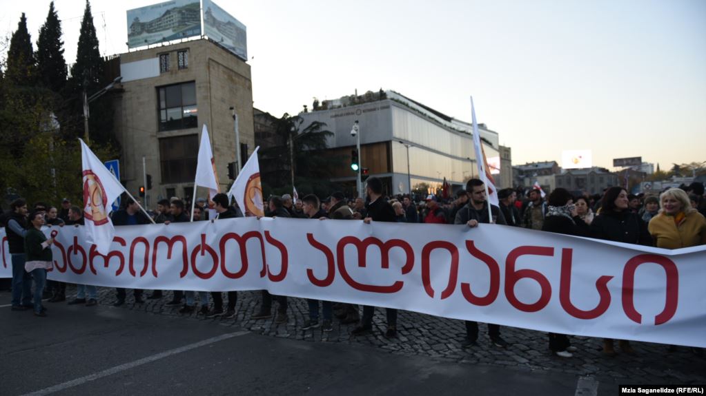 ირმა ინაშვილი: „ქართულმა ოცნებამ" დაამთავროს პოლიტიკური სპექტაკლები“