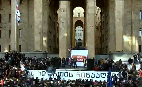 ვაშაძე "ქართული ოცნების" დეპუტატებს მოუწოდებს, ხვალ პარლამენტში არ მივიდნენ