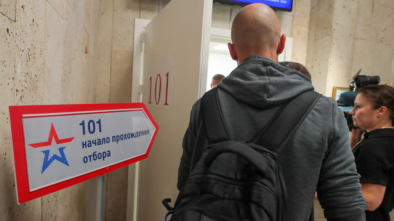 Расходы России на вербовку контрактников для войны достигли 2 млрд рублей в день