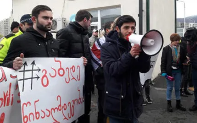 სუს-თან დაკავებული 6 პირი ხელწერილის საფუძველზე გაათავისუფლეს
