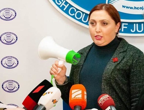 ნაზი ჯანეზაშვილი იუსტიციის საბჭოში რუპორით მივიდა