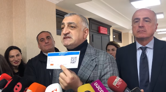 ხაზარაძემ ივანიშვილს მოსკოვის მიმართულებით ბილეთი უყიდა