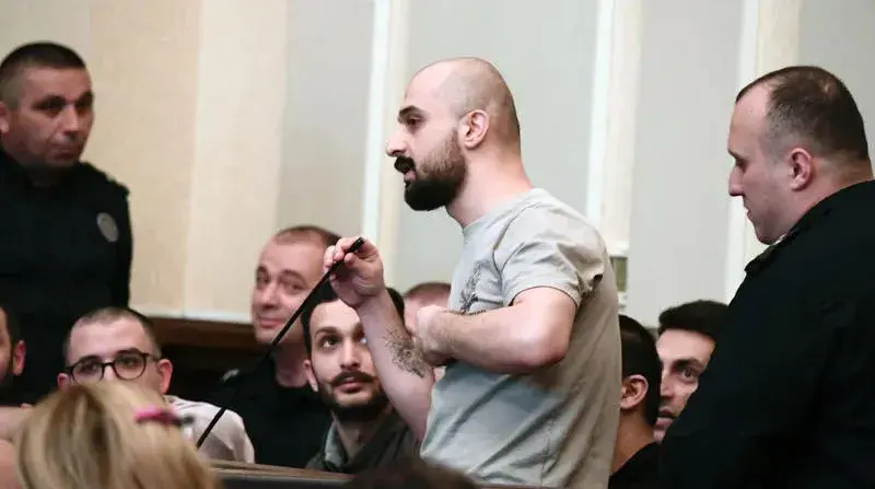ონისე ცხადაძე: არ ვაპირებ შეწყალებაზე მივწერო ადამიანს, რომელზე უკეთესი პრეზიდენტიც ვიქნებოდი მესამე კლასში - ეს არის ღირსების საკითხი!