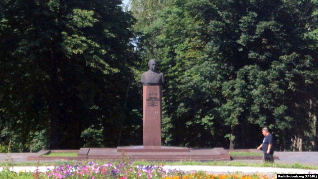 Бюст Брежнева в его родном городе в Украине перенесли в музей