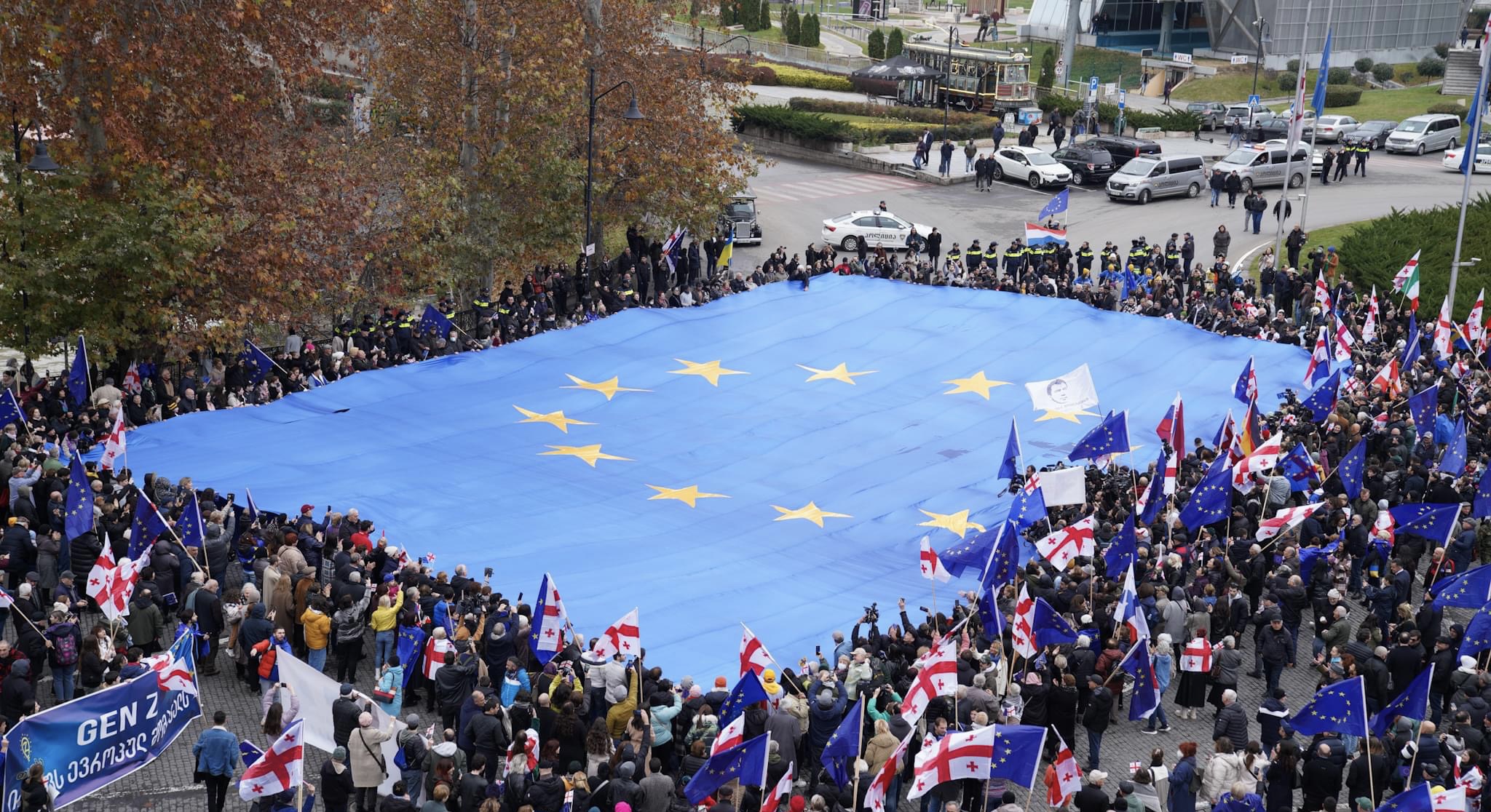 The largest flag of the European Union unfurled on "Europe Square"