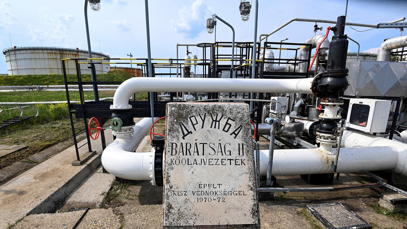Венгрия осталась без российской нефти из-за удара ВСУ по трубопроводу «Дружба»