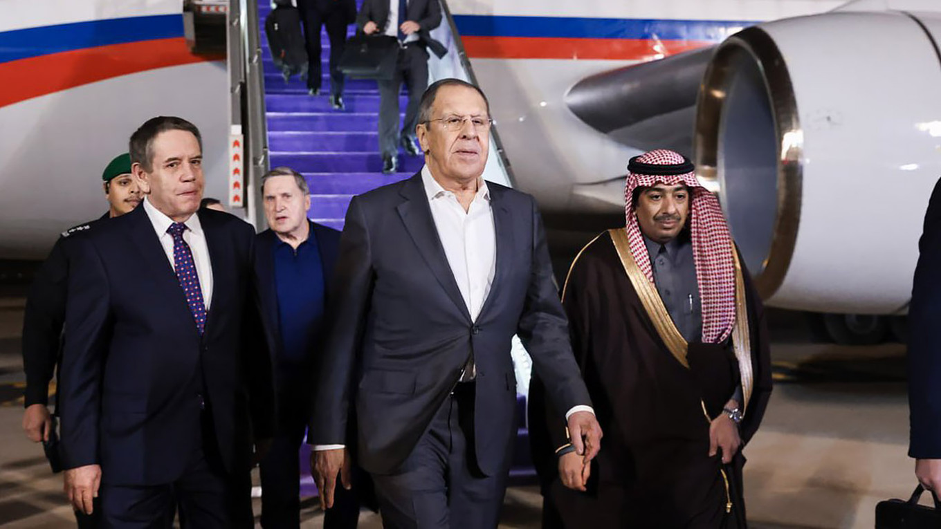 Лавров назвал неприемлемым для России ввод в Украину солдат из стран НАТО