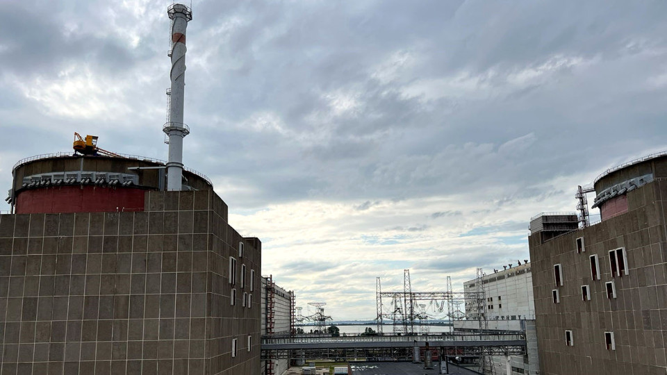 Запорожская АЭС оказалась на грани блэкаута. Украина обвинила Россию в обстрелах