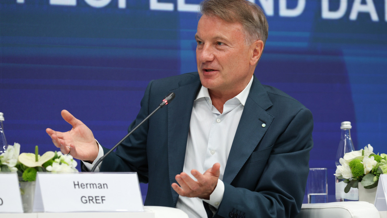 «Не снимут, а ужесточат». Греф призвал не ждать смягчения санкций при Трампе