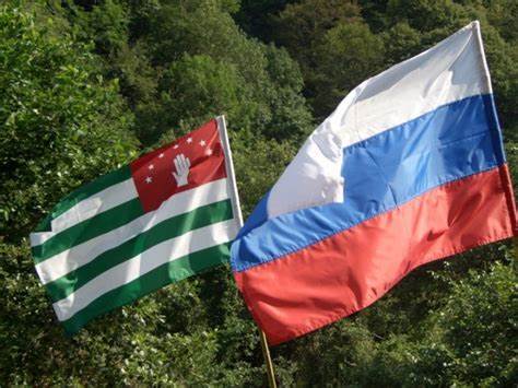 აფხაზეთი: სჯობს, ოკეანემ გშთანთქოს, ვიდრე ტლაპოში ჩაიხრჩო?