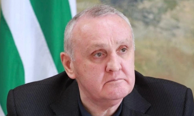 Александр Анкваб завершил курс лечения от коронавируса в московской клинике