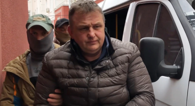 Арестованного в Крыму журналиста Есипенко пытали током
